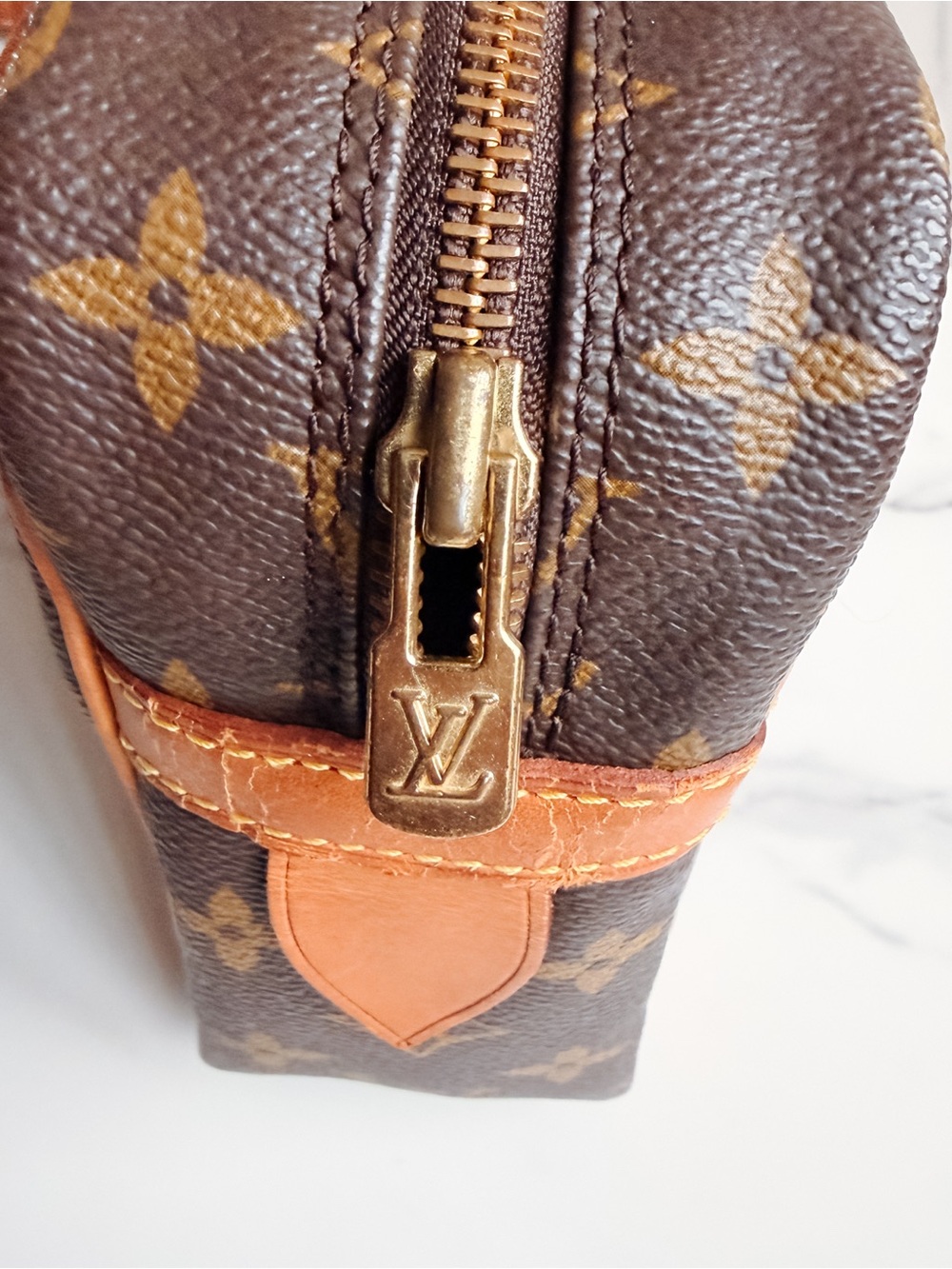 Louis Vuitton Monogram Clutch as Crossbody - Picture 4 of 15